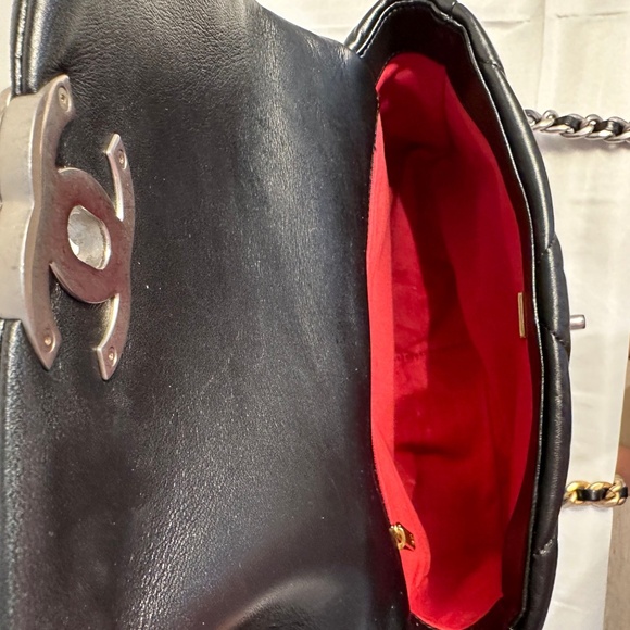 Chanel 19 Black in Small Microchipped - Picture 7 of 16
